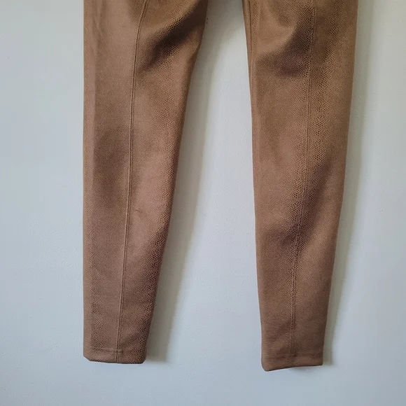 White House Black Market Faux Suede Animal print Runaway Leggins Size 12 - Picture 11 of 14